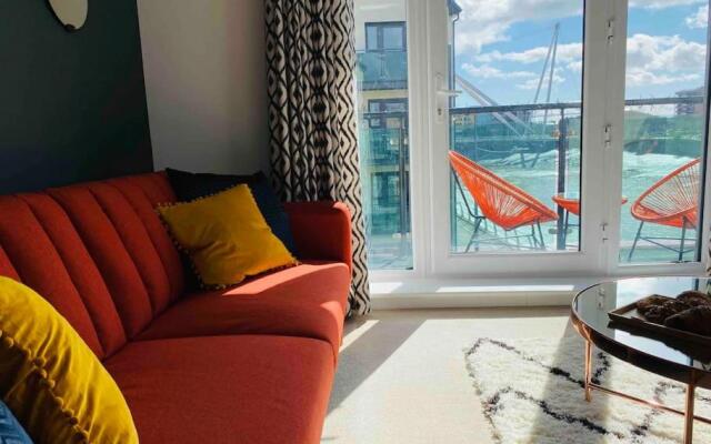Luxury 2 Bedroom waterfront apartment with balcony