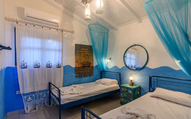The Blue House Seaside Retreat - Fully Equipped