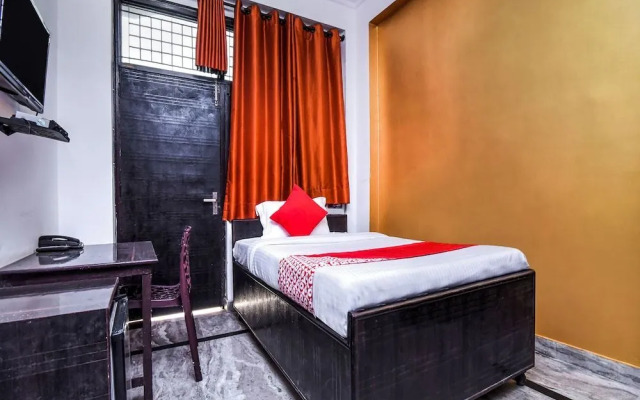 OYO 22321 Nitin Palace Guest House