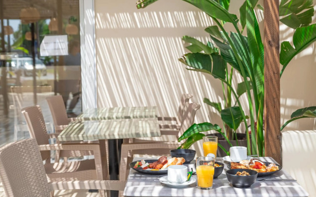 Atma Beach Rooms & Suites