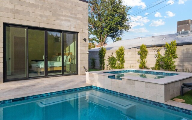 Twin Sunsets Oasis with 2 Pools