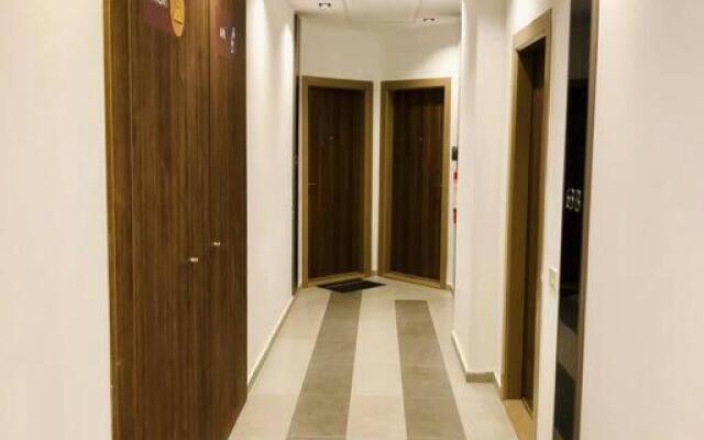 Modern and New Apartment near City Center V6B-64