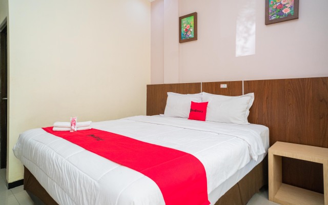 RedDoorz Plus Syariah @ Jalan Dokter Wahidin Bojonegoro