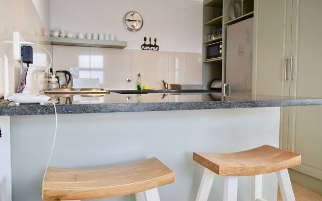 2 Bedroom Apartment With Waterfront Views