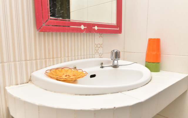 RedDoorz Premium near El Tari International Airport