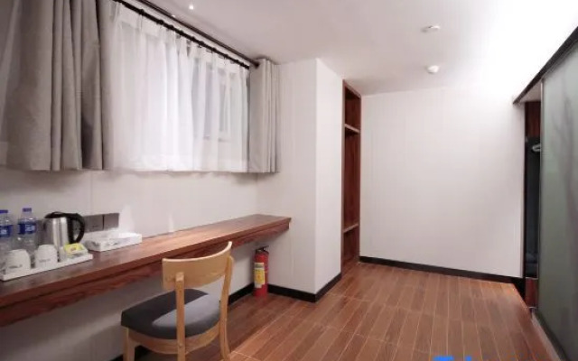 Wenxing Hotel (Zhuhai Xiangzhou Station Riyuebei Opera Theater)
