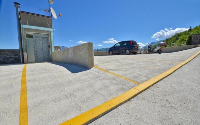 Felice sul Lago 2-Bedroom Lakeview Apartment