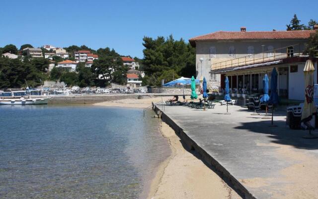 Apartments with a parking space Palit, Rab - 18681