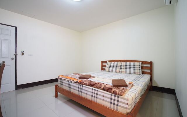 Oyo 852 Pineapple Hotel Pattaya