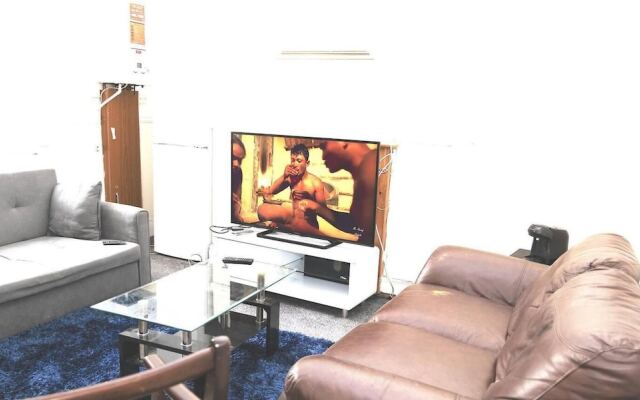 Stunning 5-bed House in Newcastle Upon Tyne