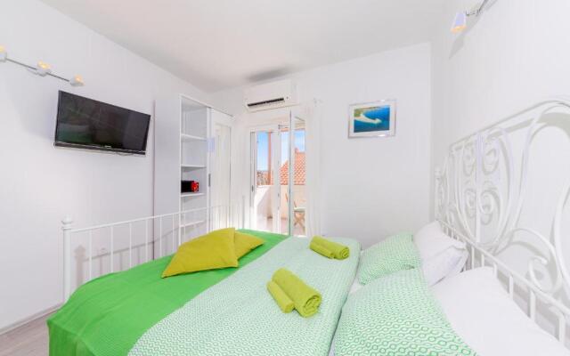 Sea Pearl Residence - Top beachfront location apartments in Bol centre