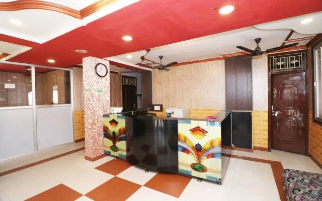 Oyo 24585 Pr Palace