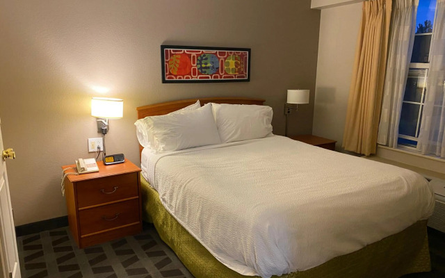 MainStay Suites Middleburg Heights Cleveland Airport