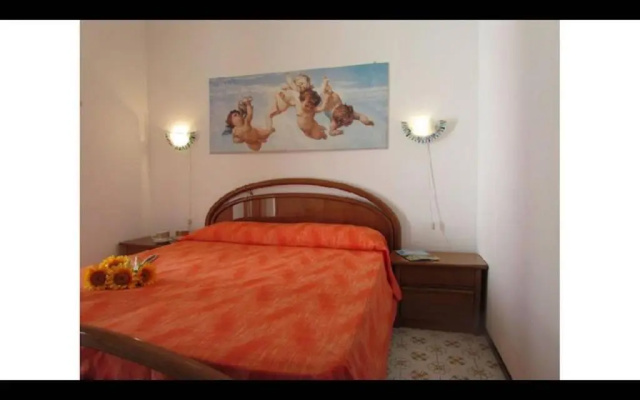 Trilocale In Graziosa Villetta Con Giardino