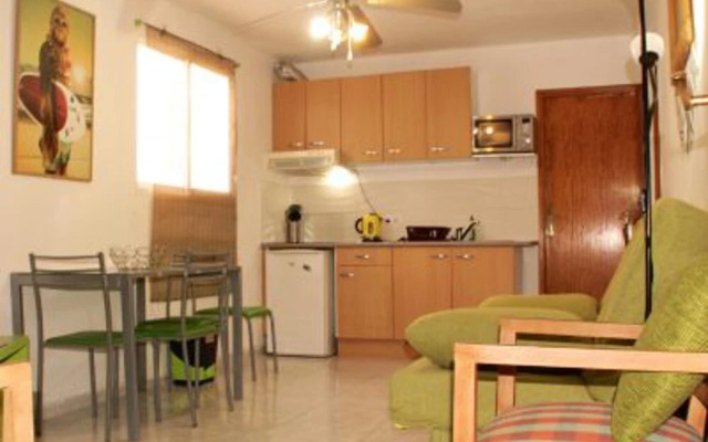 Beverley Hills Villa - 3 Apartments & Private Pool