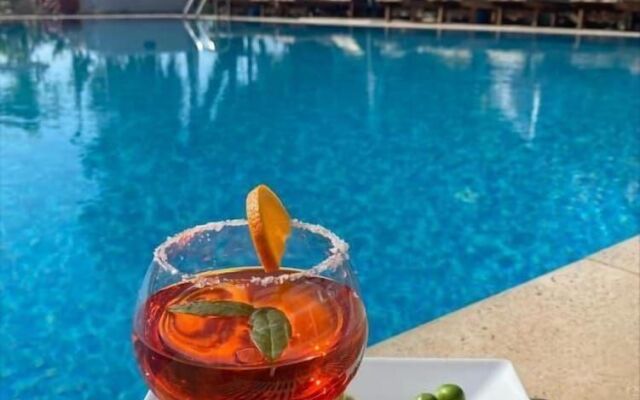 Era Holiday Hotel