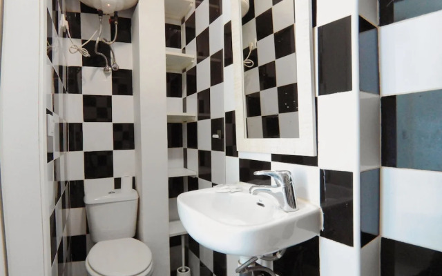 Estudio en bajos cama matrimonio en Puerta del Angel AZBEXCD