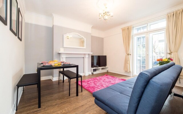 Bright Battersea pad Sleeps 5