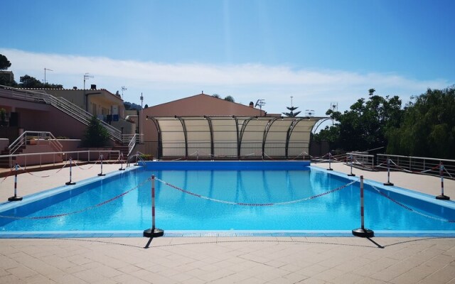 Kefalure, Terraced House in Residence With Swimming Pool