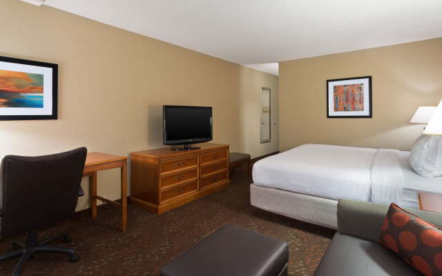 Holiday Inn Cincinnati-Riverfront by IHG