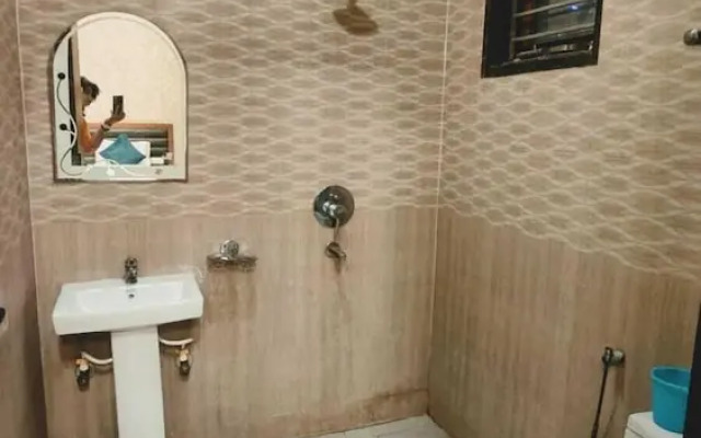 Hotel the classic inn noida sec 70