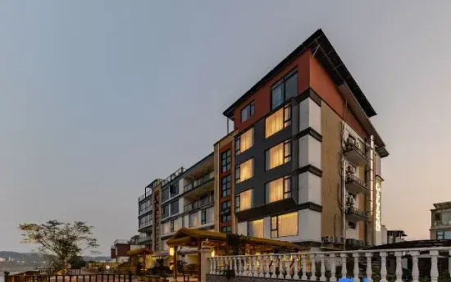 Tunxi Old Street in Mount Huangshan · Up Street Designer Homestay