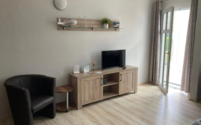 Ferienwohnung 4 Rosenbogen - Familienwohnung mit Wintergarten und Terrasse