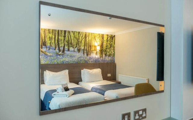 Burleigh Court Hotel