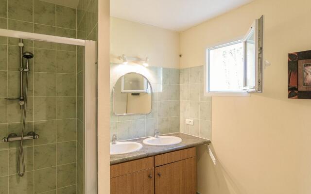 Beautiful Holiday Home in Cressensac with Swimming Pool