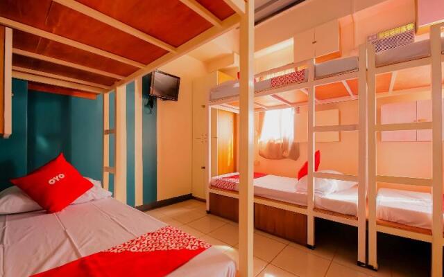 OYO 809 Crowne One Condo (Vaccinated Staff)