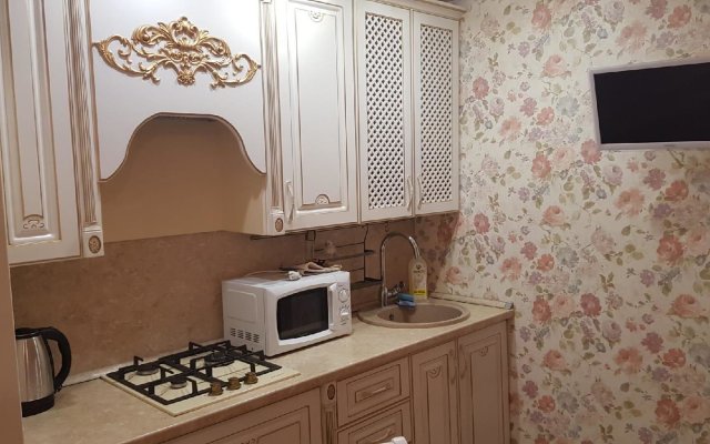 There is an apartment on Sevanskaya street 8