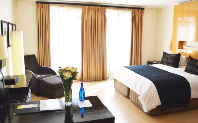 Island Club Hotel & Apartments