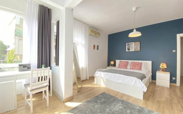 Stylish Flat Near Bagdat Street in Kadikoy