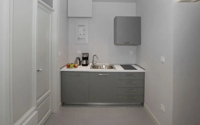 Sophisticated Apartment in Syntagma by GHH