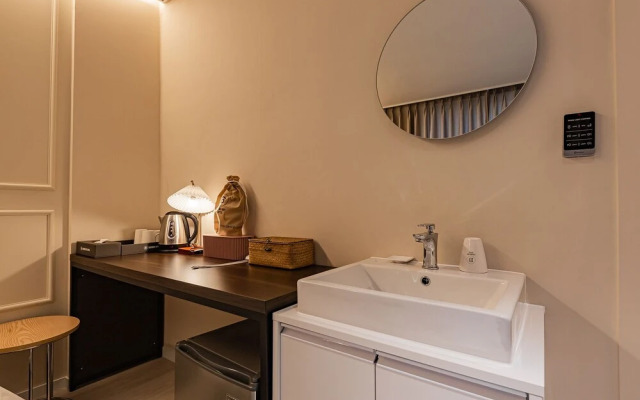 Brown Dot Hotel