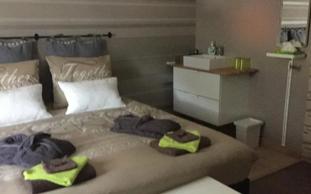 Relax Trois Bornes - De Grenspost