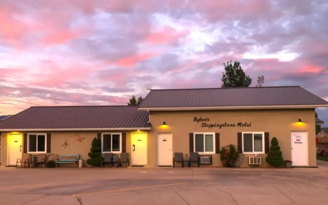 Bybee's Steppingstone Motel