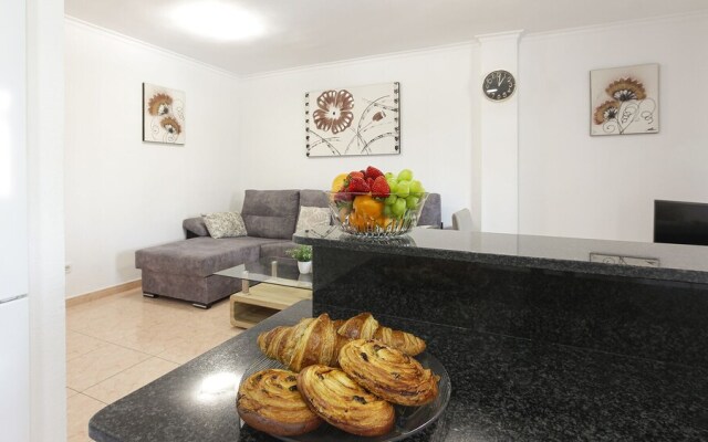 Beautiful 2-Bed Apartment in Denia near the beach