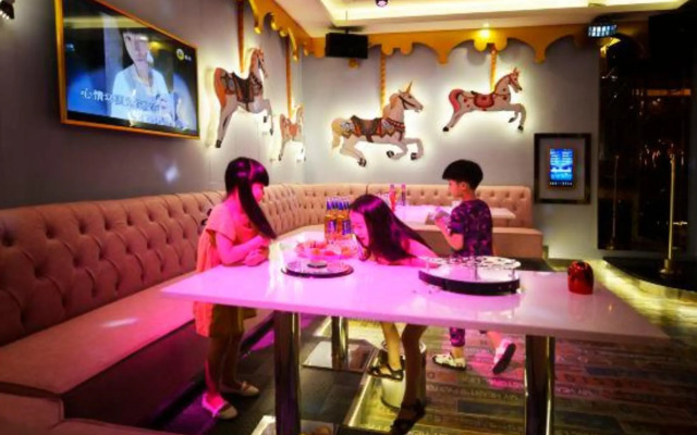 Knight's Hotel Europark Resort