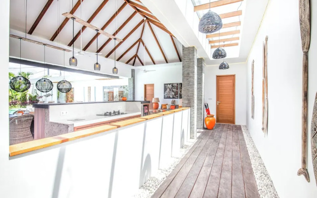 Modern 4 BR Villa 400m to the Beach in Canggu