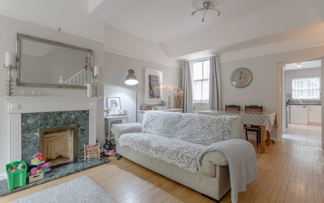 3 Bedroom House Close to Victoria Park