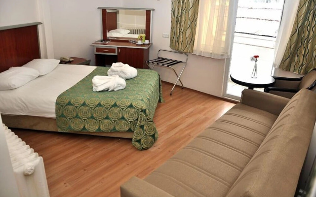 Adapalas Hotel