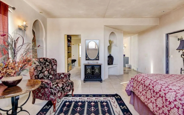 El Otro Mundo - Five Bedroom Home with Hot Tub