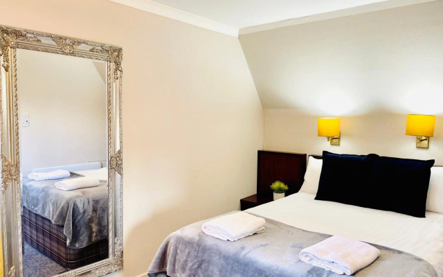 Lovat Hotel