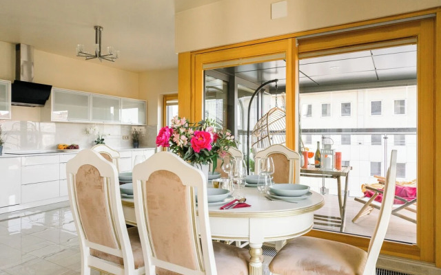 Lumina 4-room apart in Mennica Residence