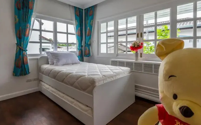 Chiangmai Singharat Road Villa