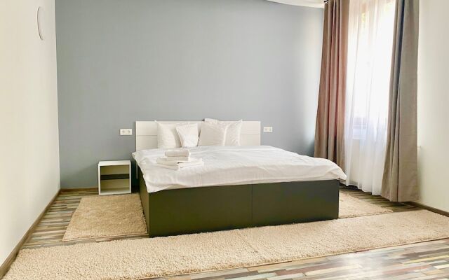 Cardinal Central Apartment