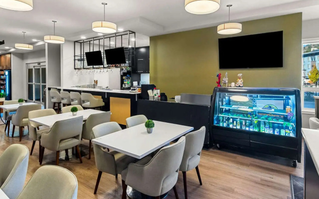 Park Inn by Radisson, Kelowna