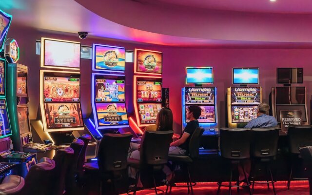 Mayfair Motel Emerald