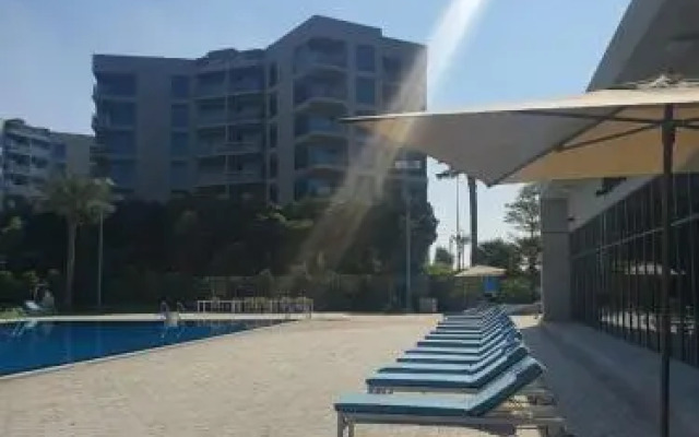 Cozy 1-bedroom apartment in Dubai South with Pool